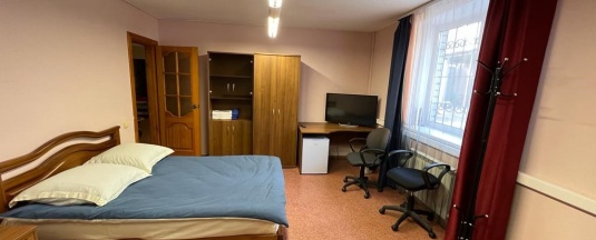 6 местный номер с 3-мя двуспальными кроватями в Неделина