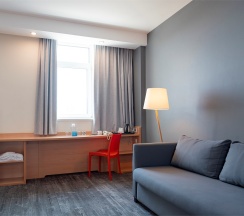 Номер Premium, семейный - с двуспальной кроватью и диваном в ibis Cheboksary Center