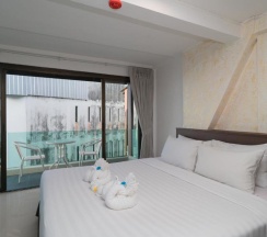 Двухместный номер Deluxe с частичным видом на море двуспальная кровать в Destination Patong