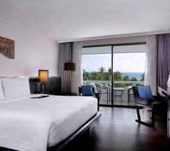 Двухместный номер с балконом и с видом на океан двуспальная кровать в Le Meridien Phuket Beach Resort