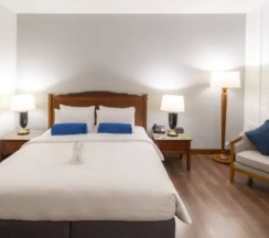 Двухместный номер Sky view Premier двуспальная кровать в Century Park Hotel