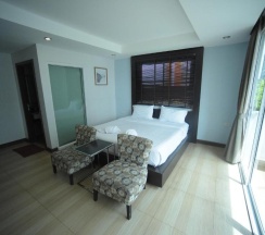Двухместный номер Deluxe с балконом двуспальная кровать в Villa Navin Resort