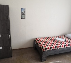 Общий номер на 2 гостей. раздельные кровати в Dom hostel
