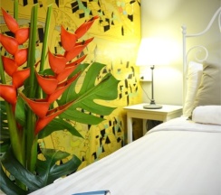 Номер Standard с красивым видом из окна в Goodfellas Thong Lor Hostel