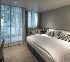 Двухместный номер Premium с балконом двуспальная кровать в Apartelle Jatujak Hotel