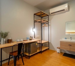 Двухместный люкс Deluxe двуспальная кровать в The Arbern Hostel x Bistro