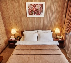 Комфорт с двуспальной кроватью с кухней в Автозаводская