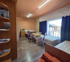 Комната стандарт с 2 односпальными и 1 двуспальной кроватью в ЭтноДом Тюрк