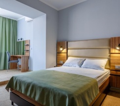 БИЗНЕС с одной большой кроватью в Cronwell Ника Center