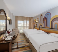 Трёхместный номер Comfort Standard с видом на город в Megasaray WestBeach Antalya