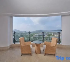Двухместный номер Standard с балконом (двуспальная кровать) в Tangla Hotel Sanya