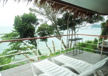 Коттедж Deluxe с балконом и beachfront в Koh Jum Resort