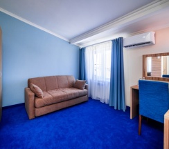 Семейный однокомнатный номер "Мансарда" в Blue Marlin Hotel