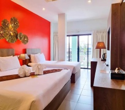 Трёхместный семейный номер Deluxe с балконом в Meir Jarr Hotel