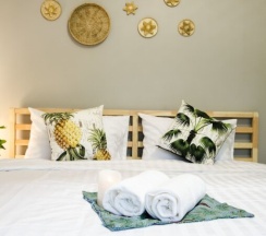 Номер Standard с красивым видом из окна в Goodfellas Thong Lor Hostel
