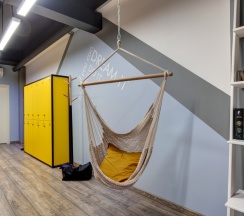 Кровать в 10-и местном общем номере в Roomy Hostel