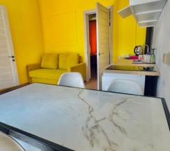 Шестиместные апартаменты с красивым видом из окна в Аибга