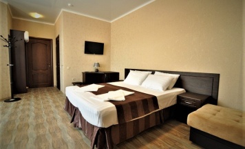 Четырёхместный семейный номер Classic с балконом в Валекс