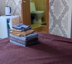 Трехместный номер с двуспальной и односпальной кроватями в Диана