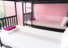 Семейный номер Standard с балконом в Beehive Magenta Patong Hostel