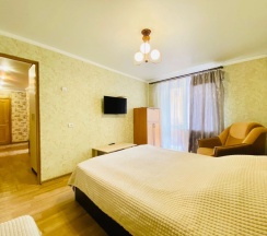 Апартаменты с балконом и с видом на город в Apartments on str. International, bld. 36