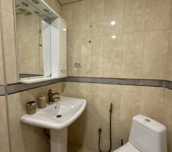 Красивая 2-комнатная квартира с балконом рядом с большим парком в Как Дома 05