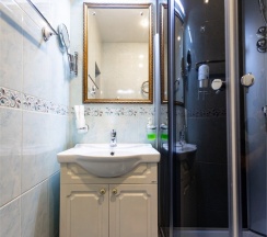 5 Люкс (двухместный номер),с двухспальной кроватью и  диваном. в Аппартамент