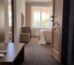 Улучшенный люкс с панорамным видом на горы в Шатун