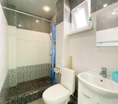 Номер стандарт семейный с 3 односпальными и 1 двуспальной кроватью в Алешкина мечта