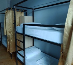 Нижнее место в женском 6-местном номере №412 в Bla Bla Hostel