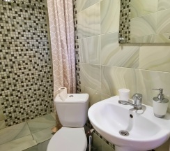 Четырехместный номер с 1 двуспальной или 2 односпальными кроватями в Ghouse