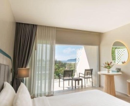 Двухместный номер Elite с балконом и с видом на море 2 отдельные кровати в Andaman Embrace Patong