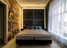 Номер Делюкс с кроватью размера "king-size" Grafiti в Loft Garden