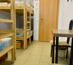 Кровать в 4-местном общем номере (общие удобства) в Космонавт