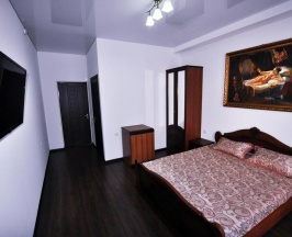 Комната улучшенная с 1 двуспальной кроватью в Sochi VIP house