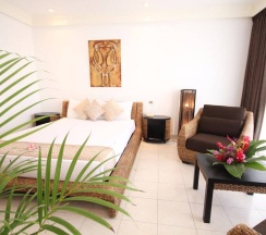 Номер Superior с балконом в The Melanesian Port Vila Hotel