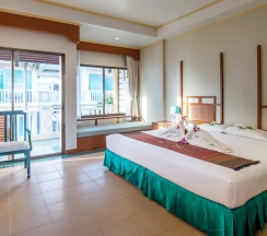 Двухместный номер Deluxe с балконом двуспальная кровать в Karon Princess Hotel