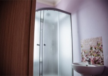 Общий номер. 10 гостей двуярусных кроватей (Женский) в Dom hostel