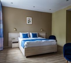 Стандарт двухместный с одной большой кроватью в Rus hotel group