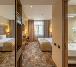 Двухместный номер Superior двуспальная кровать в Hayasa Hotel Yerevan