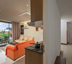 Семейные апартаменты с видом на горы в The Lago Apartments by Tropiclook