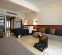 Номер Premier с видом на море в Southsea Khaolak Beach Resort