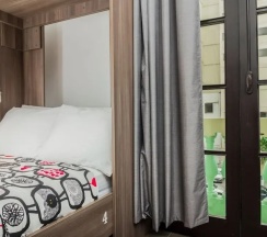 Кровать в общем номере в Tomo Hostel