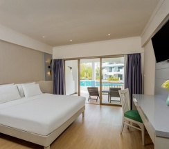 Двухместный номер Resort с видом на сад двуспальная кровать в Pinnacle Grand Jomtien Resort and Beach Club