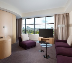 Номер полулюкс с 1 двуспальной кроватью в Hyatt Regency Ekaterinburg