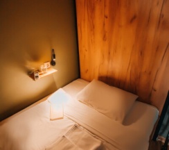 Место в мужской 6 местной комнате в Heritage