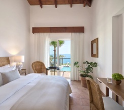 Бунгало семейное Marin Bay с видом на море в Grecotel Marine Palace & Aqua Park