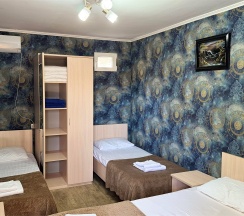Четырех местный номер с удобствами на этаже в Кипарис