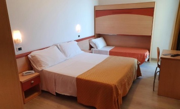 Трёхместный номер Standard в Hotel Tilmar