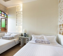 Четырёхместный номер Deluxe в O'nya Phuket Hotel